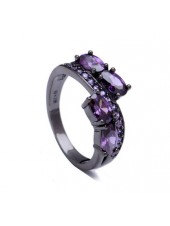Кольцо с фиолетовыми фианитами