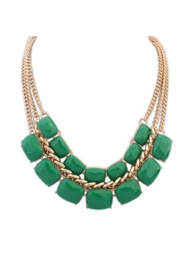 Широкое праздничное зеленое ожерелье